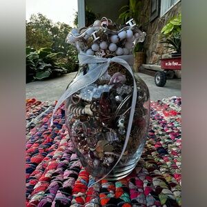 Mystery jewelry vase